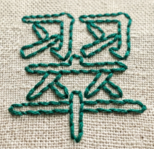 名前　刺繍　バックステッチ　ふちどり